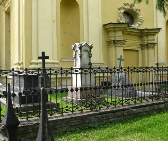 Кладбище в петропавловской крепости. Комендантское кладбище, санкт-петербург. Кладбище в петропавловской крепости. Часы на петропавловской крепости. Некрополь в петропавловской крепости.