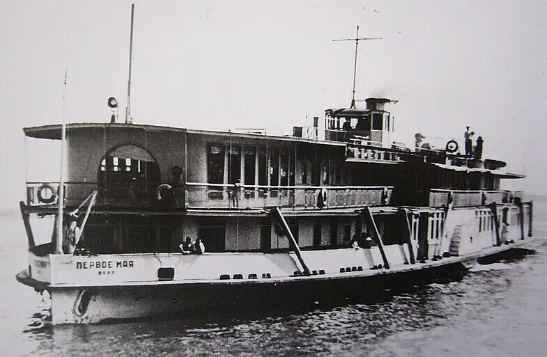Первое название парохода. Пароход "Вятка" 1858. Колёсные пароходы 19 века.