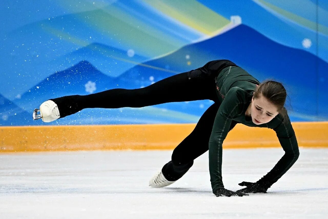 Валиева фигуристка. Камила Валиева фигуристка. Камила Валиева фигуристка падения.