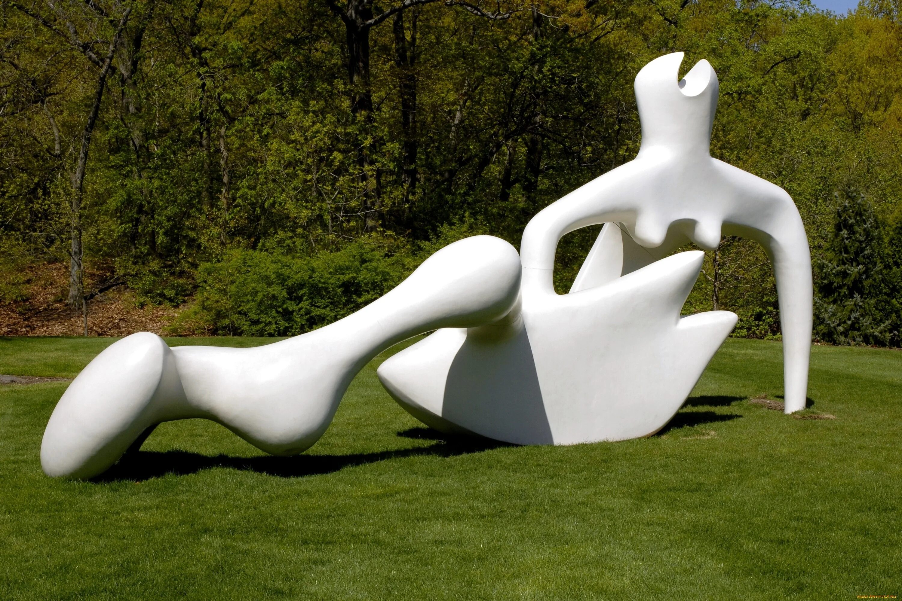 малобюджетная скульптура. генри мур полулежащая фигура 1929 скульптура. скульптор марк куинн. полулежащая фигура генри мур 1951. скамья бесконечность.