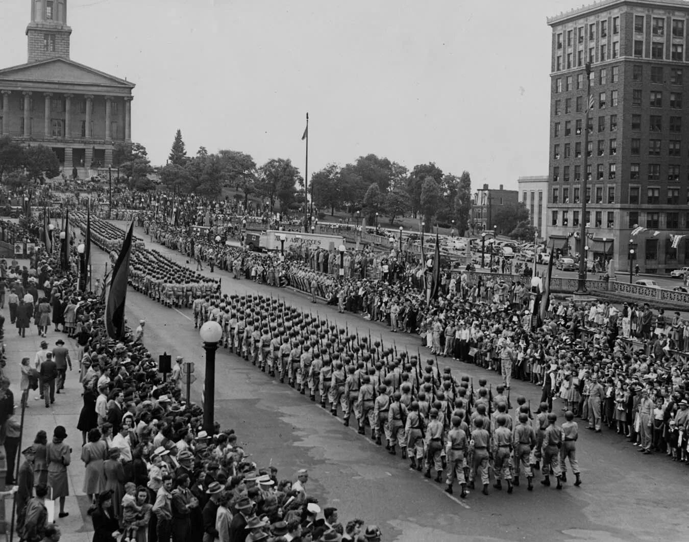 Парады второй мировой войны. Парад Победы в США 1945. Парад Победы после войны 1945. Болгария парад 1945. Снимок Победы 1945 США.