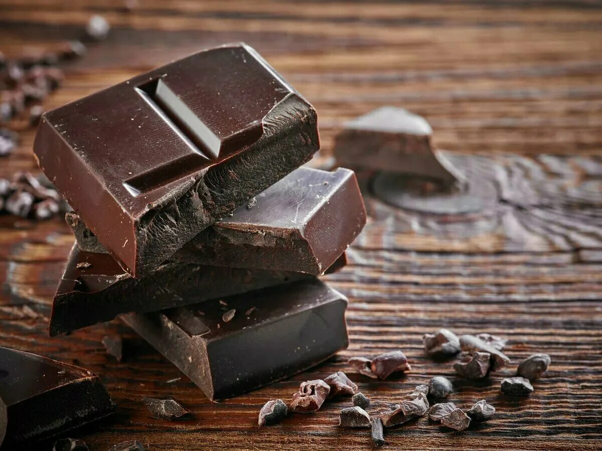 Темный шоколад фото. Шоколад Горький. Шоколад черный Горький. Жировое поседение шоколада. Горький шоколад плиточный.