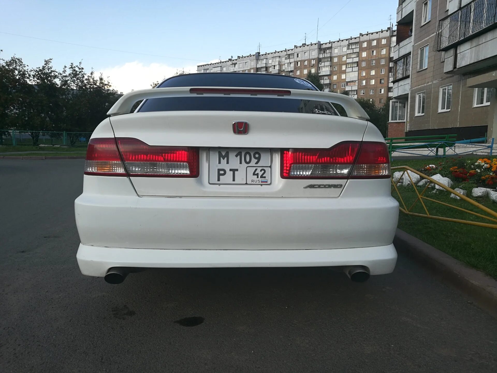 Аккорд 6 задний. Honda accord 2000 зад. хонда аккорд 6 2000. хонда аккорд 6 с квадратным номером.