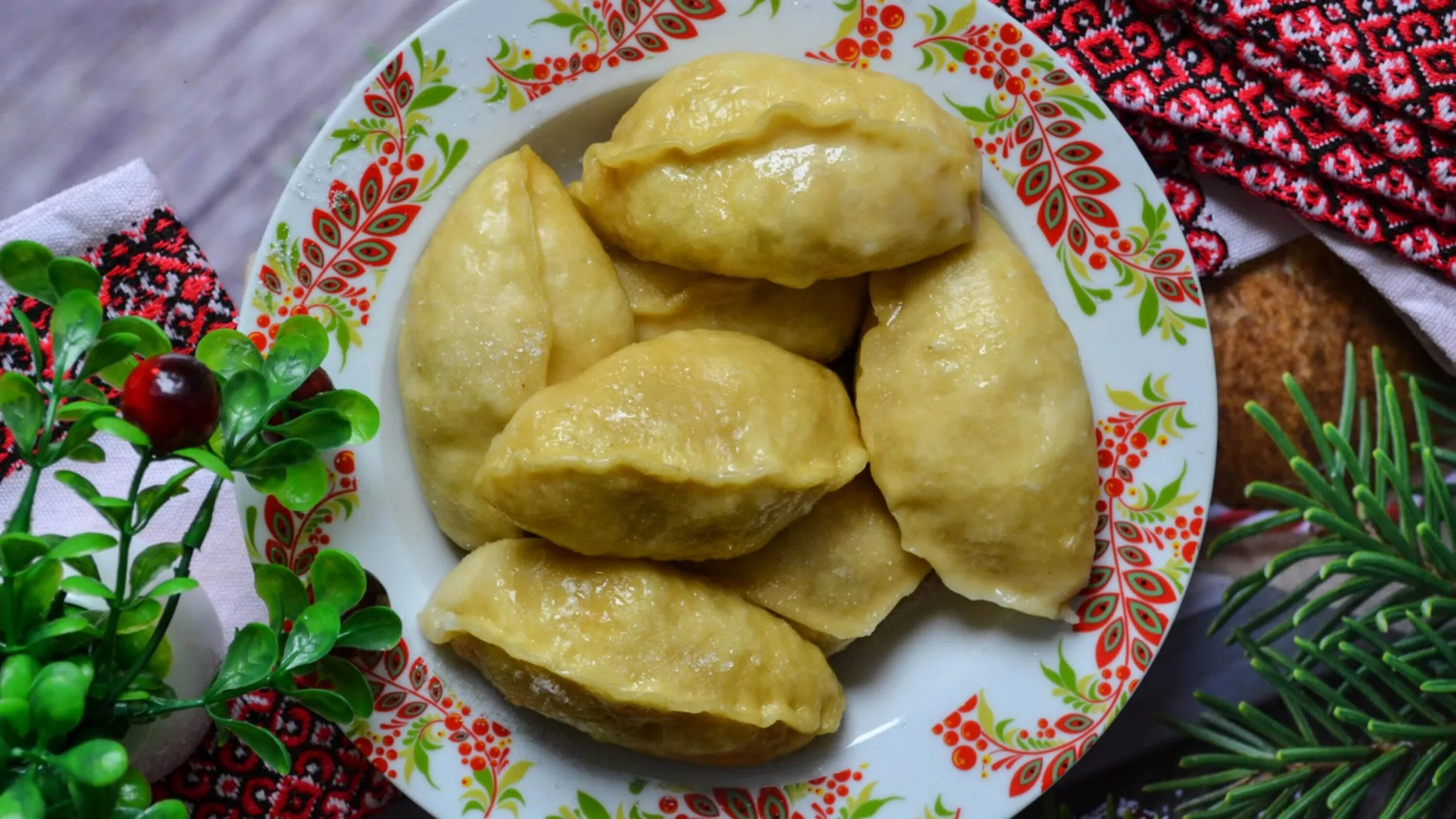 Вареники рецепт теста пышных. Вареники на пару. вареники на пару украинские пышные. вареники с вишней. вареники с вишней на пару на кефире.