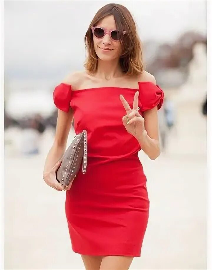 Красное платье с бантом впереди. Valentino Red платье с воротником. Остин красное платье. Розовое платье Valentino фото