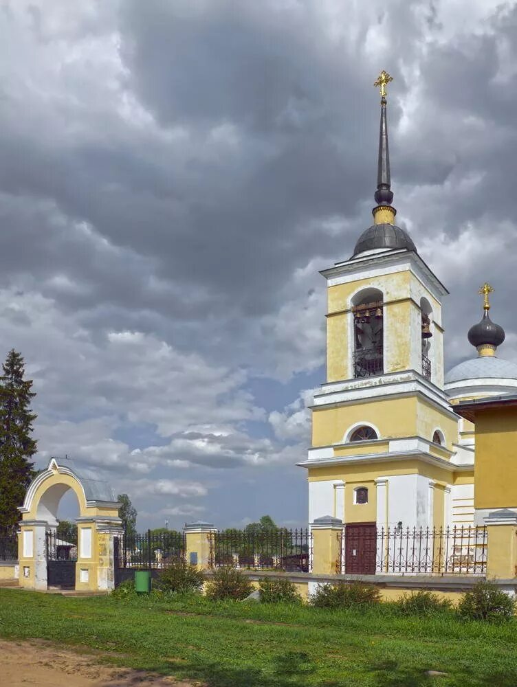 Церковь юрьево девичье тверская область. Юрьево-девичье церковь георгия победоносца. Церковь село юрьево. Село юрьево девичье конаковский район. Церковь юрьево девичье тверская область.