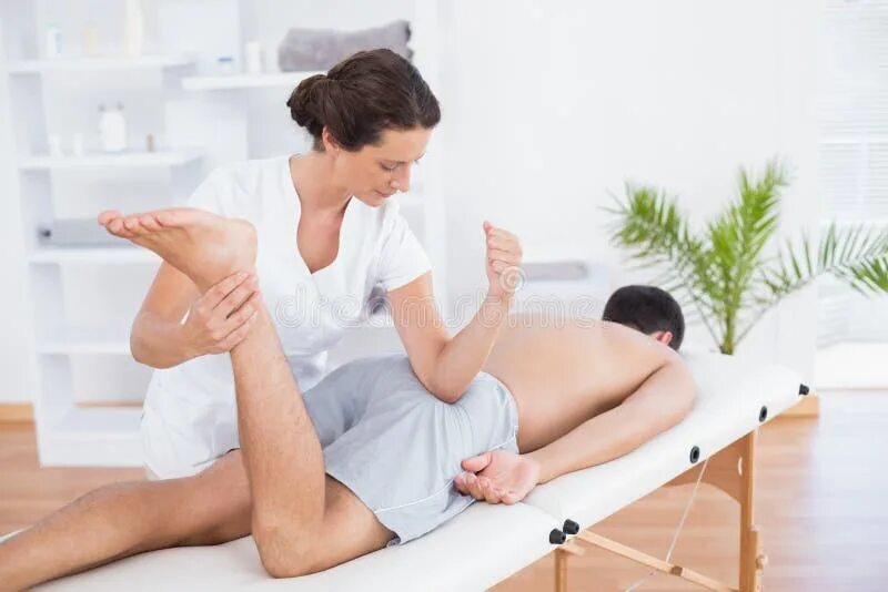 Buttock massage kids. Молодой мачехе сделали массаж. Молодой мачехе сделали массаж. Правильный массаж спины. Нежный массаж спины гиф.