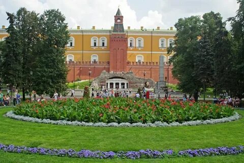 Александровский сад кремля москва