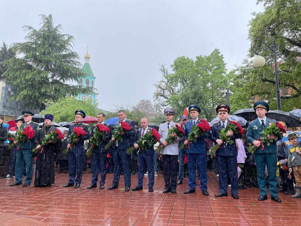 Возложение цветов. День Победы Сочи. Герои 9 мая. С днем Победы. 9 мая в сочи