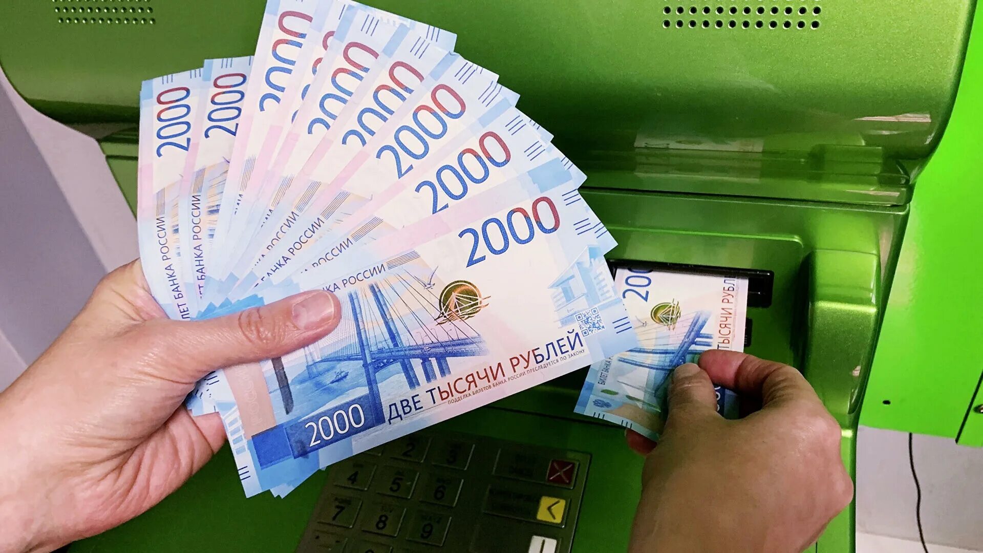 Какая зарплата бюджетников. Против раздачи денег. зарплата. деньги. наличные денежные средства.