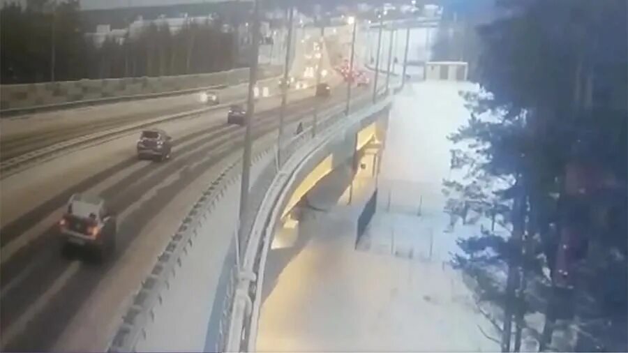 Замерзшие школьники. В подмосковье замерзают жители. Мальчик замерз в подмосковье. В подмосковье замерзают жители. В дубне ребенок замерз насмерть.