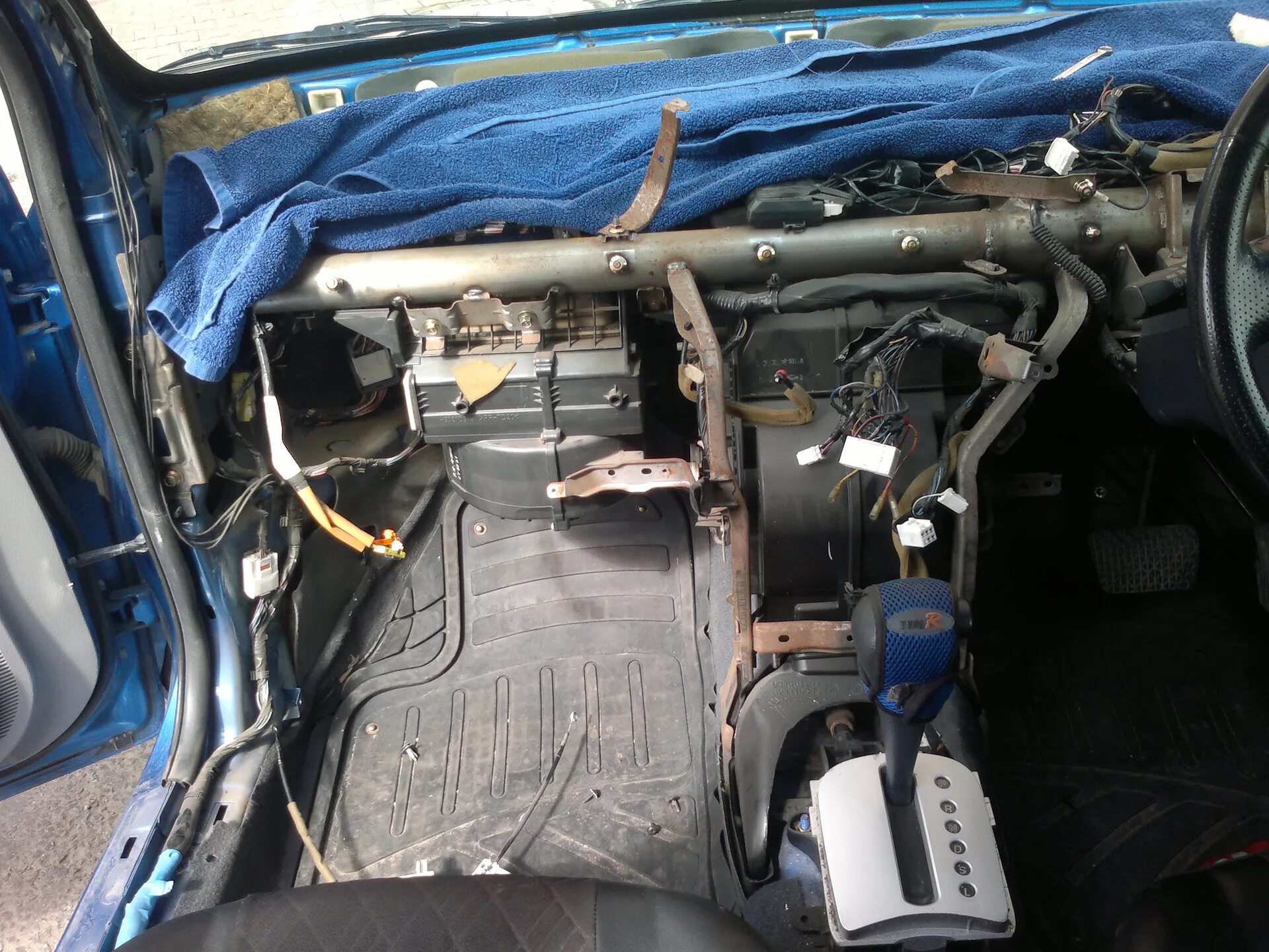 Как снять торпедо мазда демио dw3w Торпедо Mazda Demio DW3W