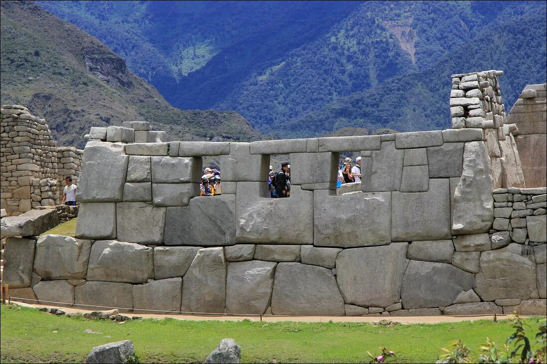 окно в перу. окно в перу. кориканча анды. храм трех окон в мачу-пикчу. окна отуско перу.