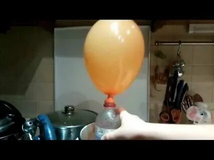 Если перенести надутый воздушный шарик из тепла