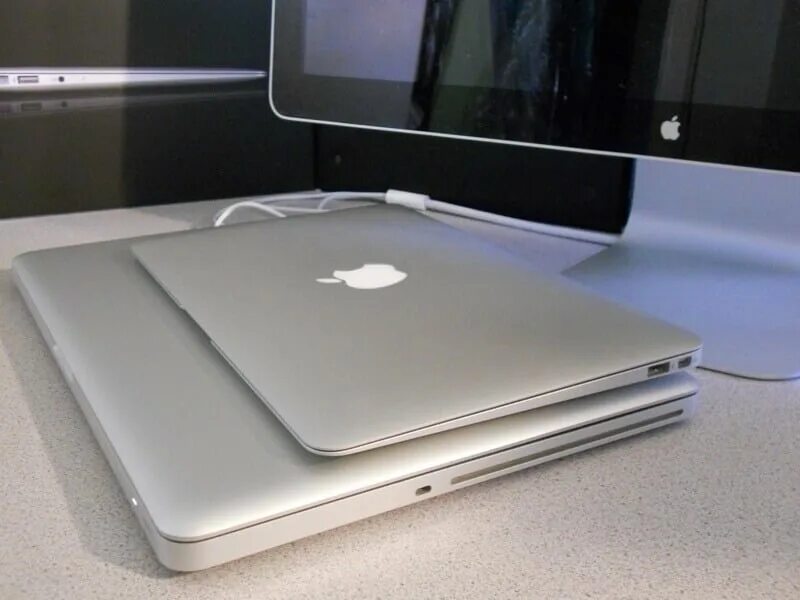 Эйр 11. MACBOOK Air 2010. MACBOOK Air 13 2010. Apple MACBOOK Air 11 2010. MACBOOK Air 13 2021.