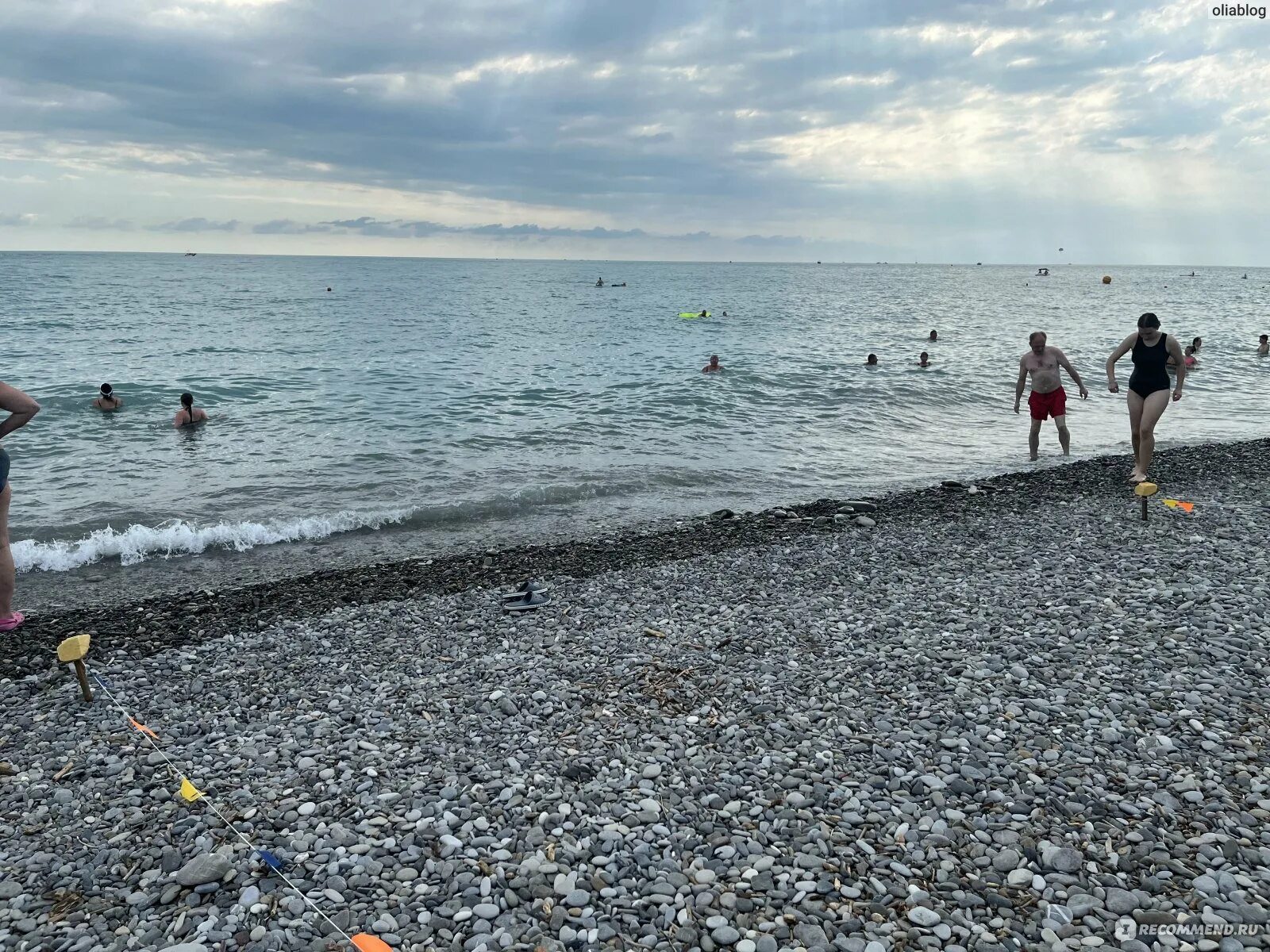 Лоо пляж санаторий. Пляж бридж резорт адлер. Морская волна голубицкая. Пляж дельфин в лазаревском 2022. Пляж касабланка в лазаревском.