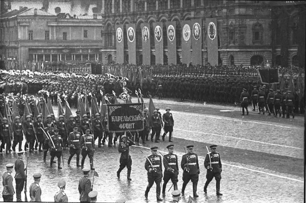 24 июня парад победы. Первый парад Победы 24 июня 1945 года. Парад Победы 1945 Карельский фронт. Парад 24 июня 1945 года в Москве на красной площади. Парад Победы 24 июня 1945 года Карельский фронт.