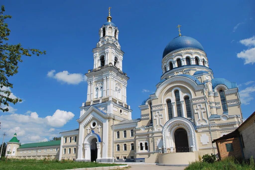 калужская свято-тихонова пустынь. успенская тихонова пустынь. мужской монастырь успения пресвятой богородицы. успенское подворье оптиной пустыни в санкт-петербурге. тихонова пустынь калужская область.