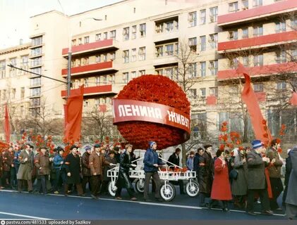 Колонна демонстрантов