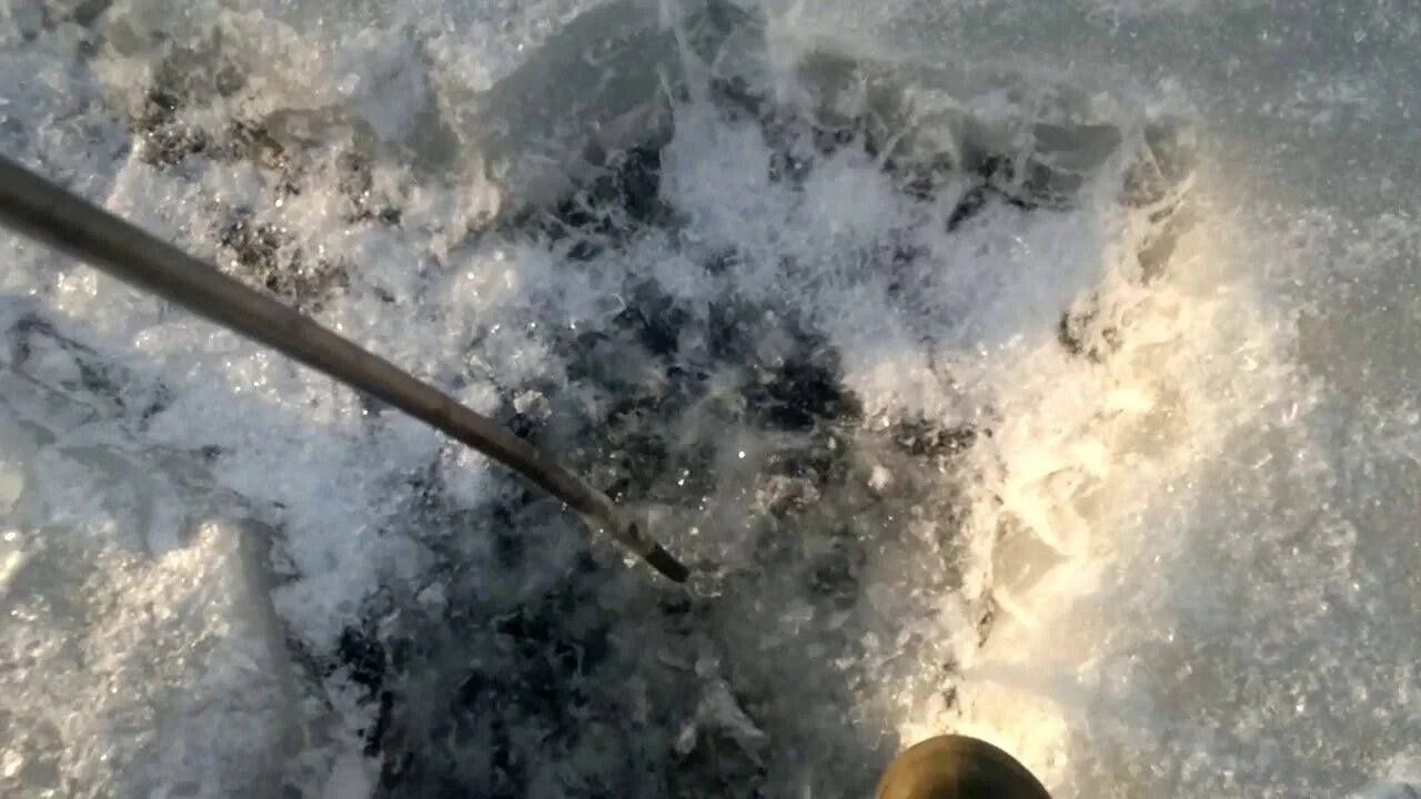 Рыбалка на тягу зимой. Зимняя рыбалка на тягу. Ловля на тягу зимой. Рыбалка сетями зимой. Рыбалка на тягу зимой.