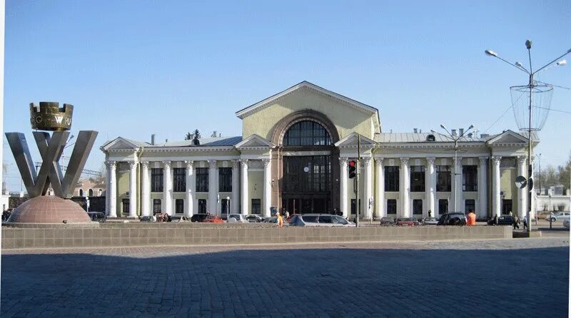 Ж д вокзал выборга. Жд вокзал выборг. выборг жд вокзал. выборг вокзал платформа. жд в городе с вокзалом выборг.