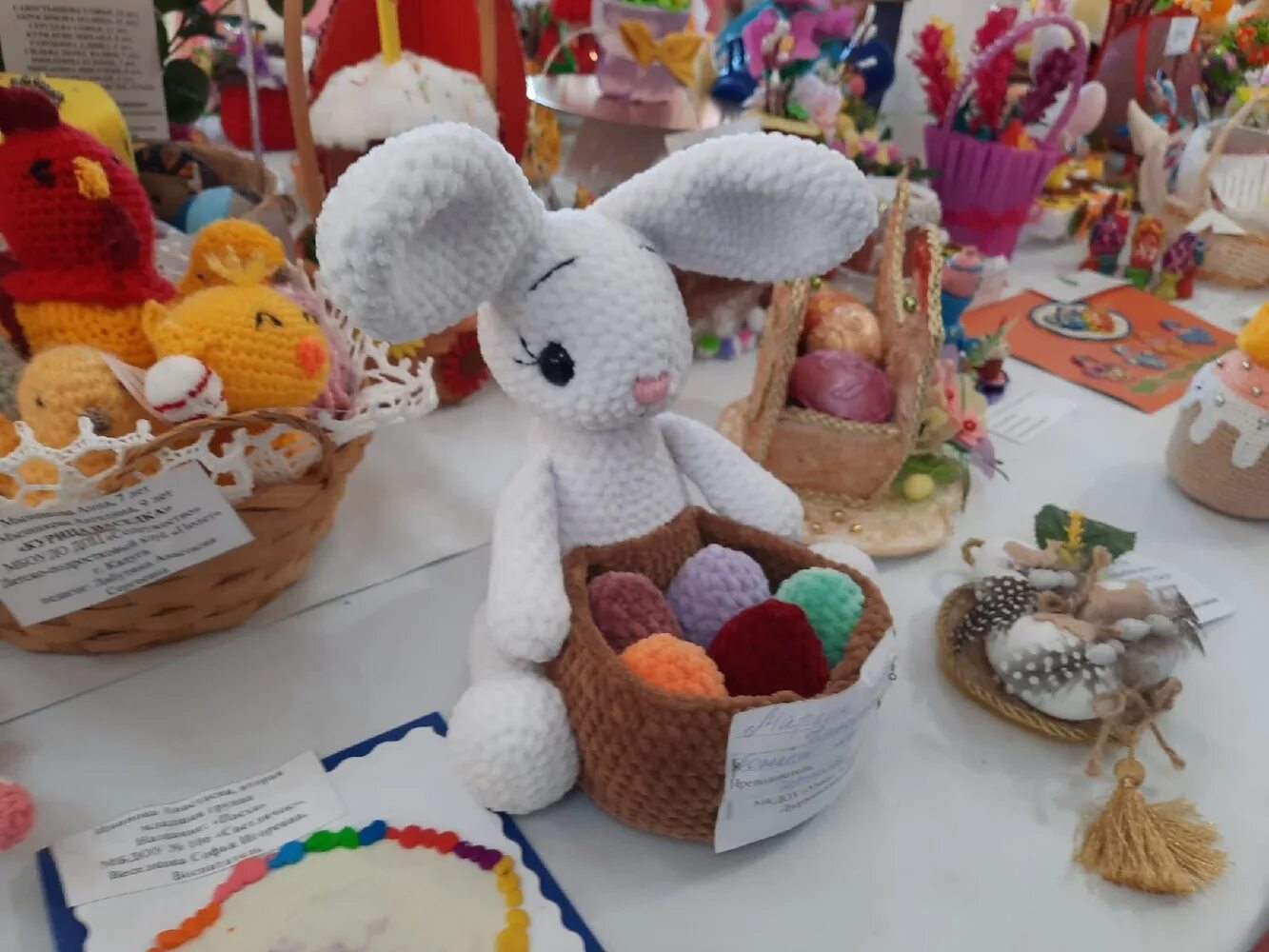 Поделки на школьную ярмарку. Поделки на ярмарку в детский сад. Ярмарка детских поделок. Ярмарка сувениров. Поделки на ярмарку.