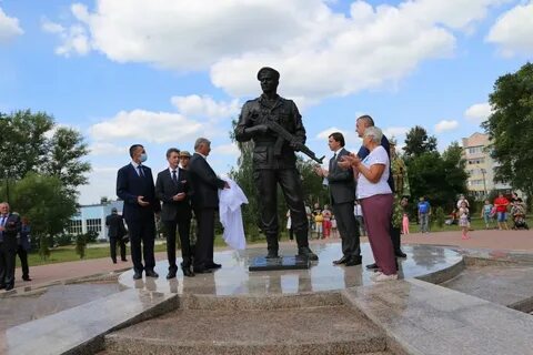 Открытие памятника воинам