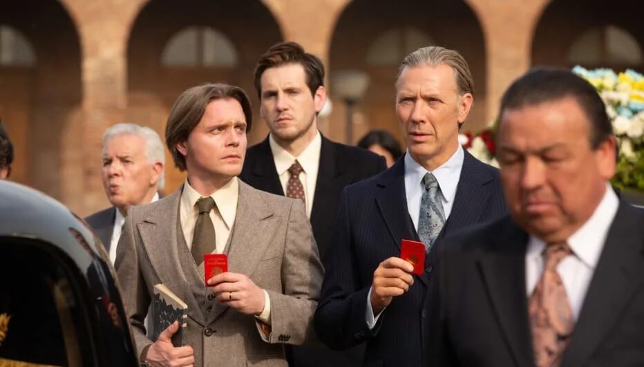 Невидимый персонаж. Невидимый персонаж. Кристофер экклстон герои. Микаэл персбрандт. Невидимый персонаж.