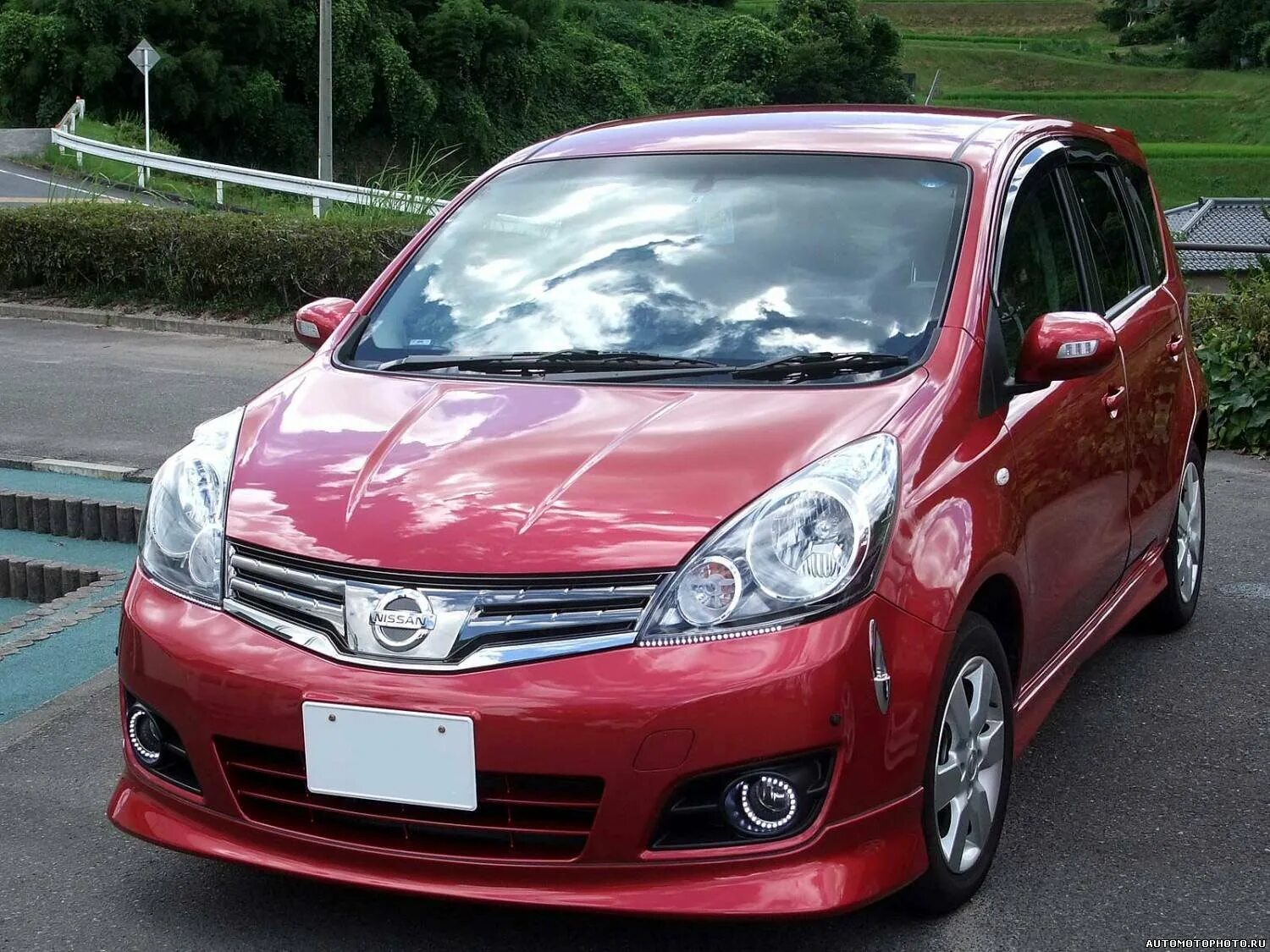 Ниссан ноут красноярске. Nissan Note e11. Ниссан ноут е11 японский. Nissan Note 11. Nissan Note e11 кузов.