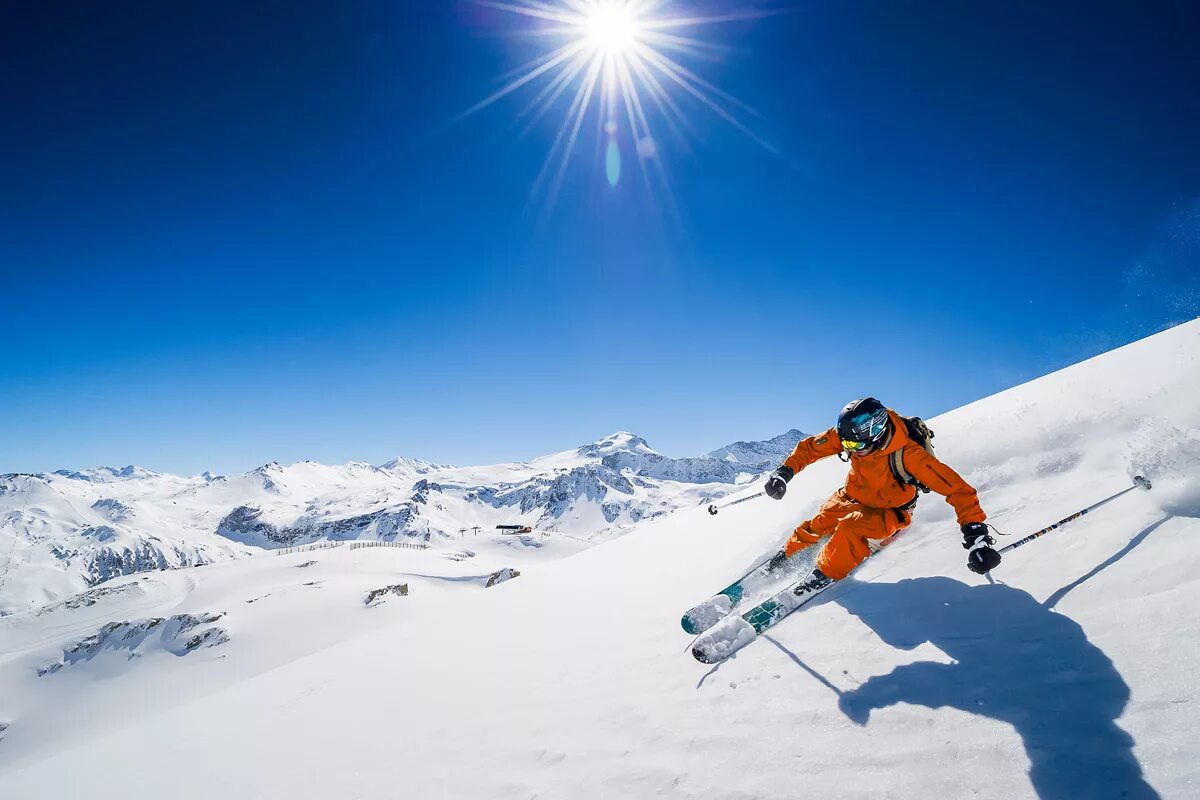 Горы лыжи. Катание на горных лыжах. Лыжник в горах. Лыжник на фоне гор. Ski picture