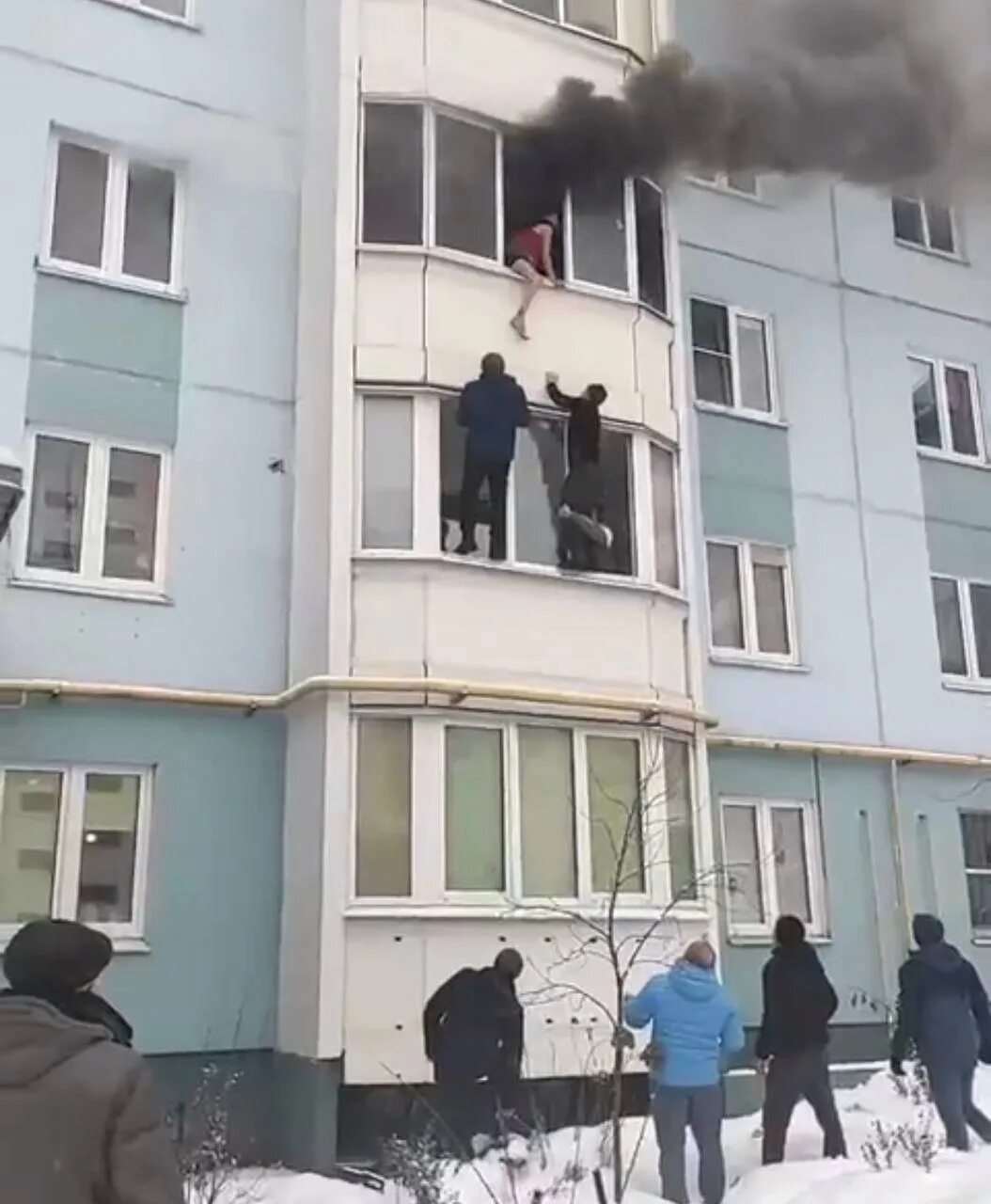 Прохожий спас ребенка
