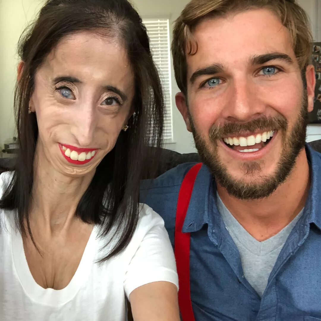 Красивая девушка и страшный парень. Красивые девушки с некрасивыми мужчинами. Некрасивая девушка и парень. Красивая девушка и страшный парень. Красивая девушка и не красивий парень.