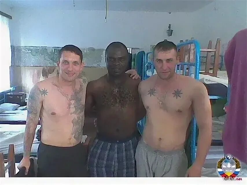 Сизый человек. Человек в тюрьме. Тюрьма фото. Заключенный в тюрьме. Зэк за решеткой.