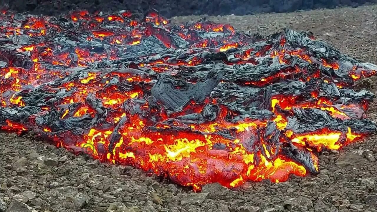 Спастись от лавы обь. Застывшая лава вулкана. Пахоэхоэ лава. Лава лава лемутант. Поток ЛАВЫ.