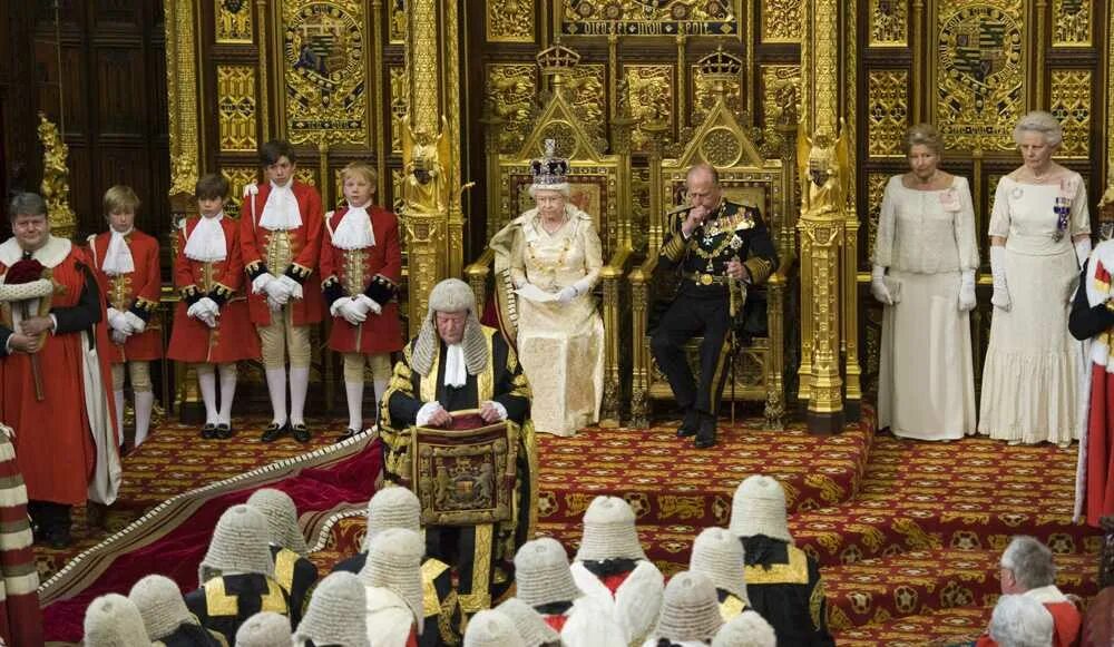 2 the house of commons. Палата пэров в Англии. Монарх Великобритании палата лордов. Пэры и лорды Англии.