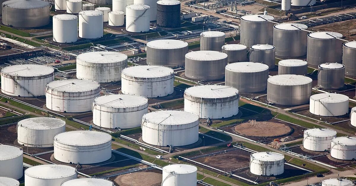 Хранение нефти газа нефтепродуктов. Нефтяные хранилища. хранилище нефтепродуктов. хранение нефтепродуктов. нефтяные склады.