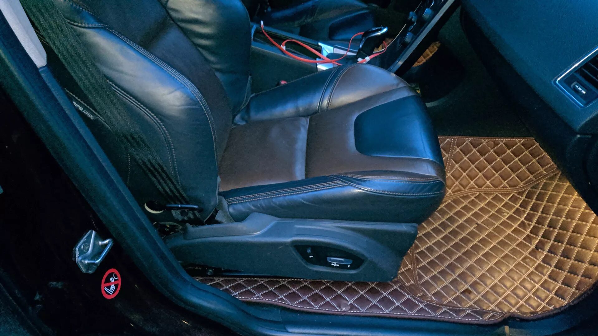Привод сиденья Volvo xc60. Вентиляция сидений Вольво xc60. Сиденье стеклопластиковое спортивное.
