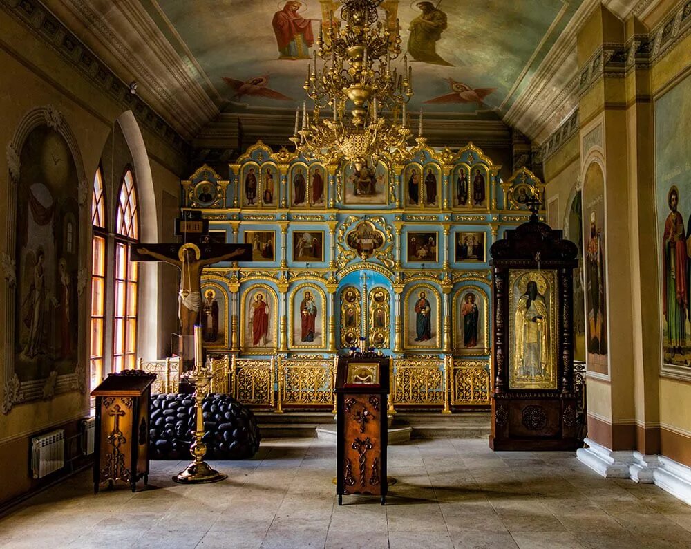 Успенский храм во Владимире внутри.