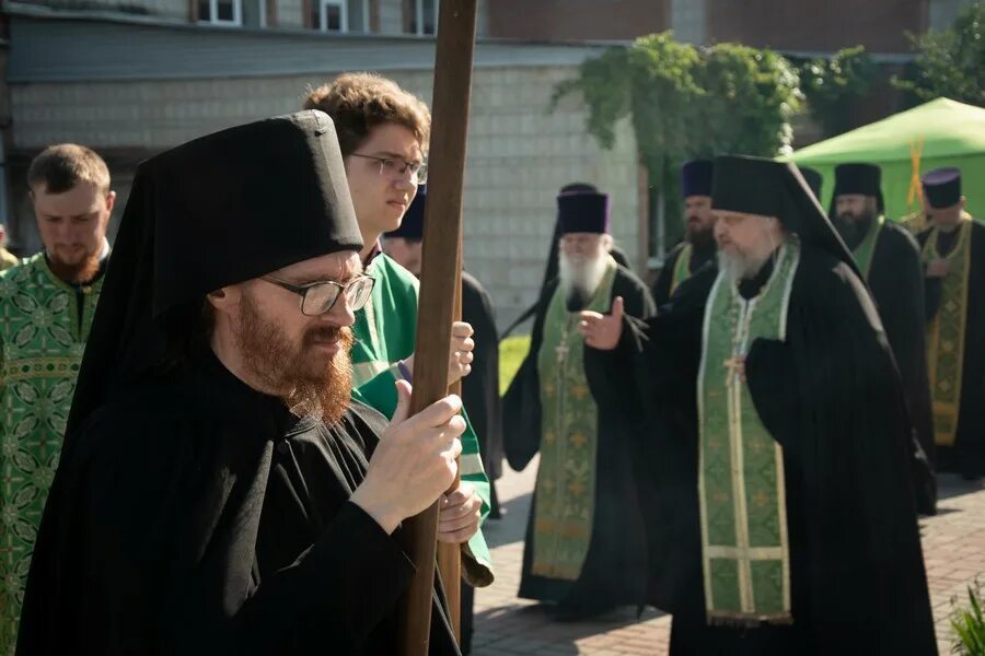 Трехсвятительский храм в богородице алексеевском монастыре в томске. Томская богородице алексеевского монастыря. Алексеевский монастырь томск расписание. Томская митрополия русской православной церкви. Богородице-алексеевский монастырь в томске история.