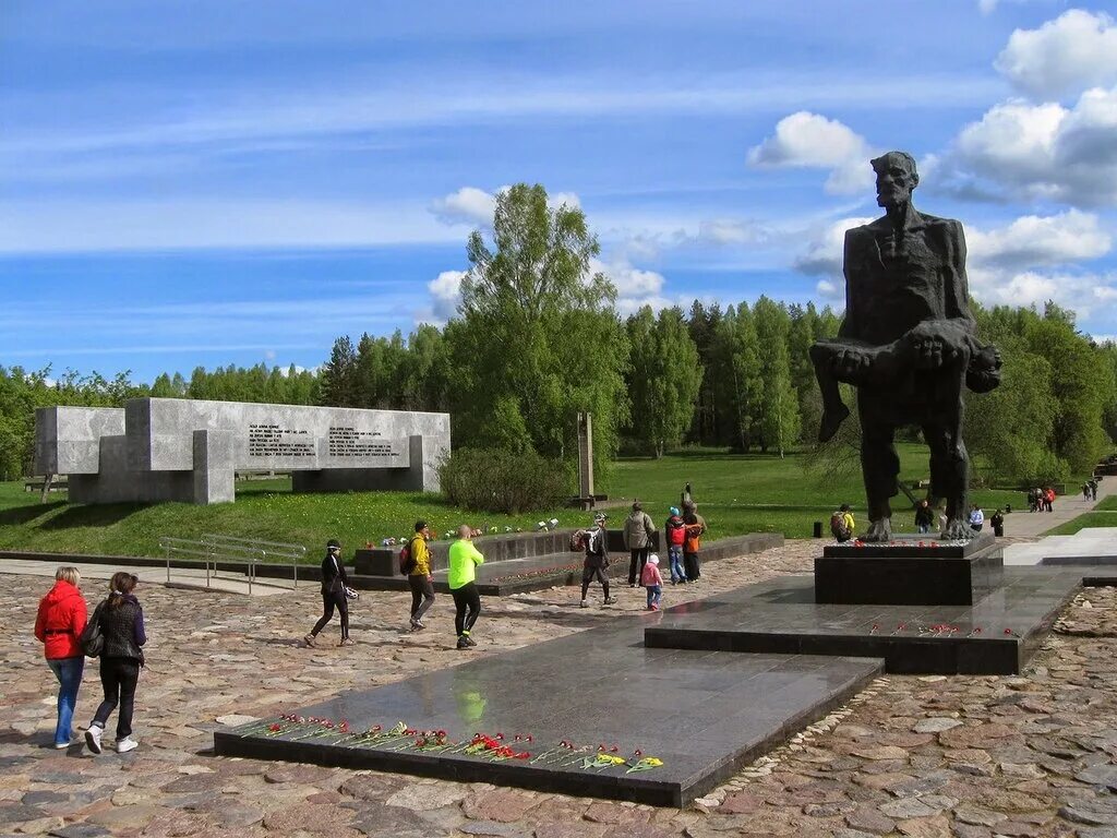 Хатынь беларусь. Мемориальный комплекс хатынь беларусь. мемориал комплекс хатынь. мемориал хатынь в белоруссии. деревня хатынь мемориальный комплекс.