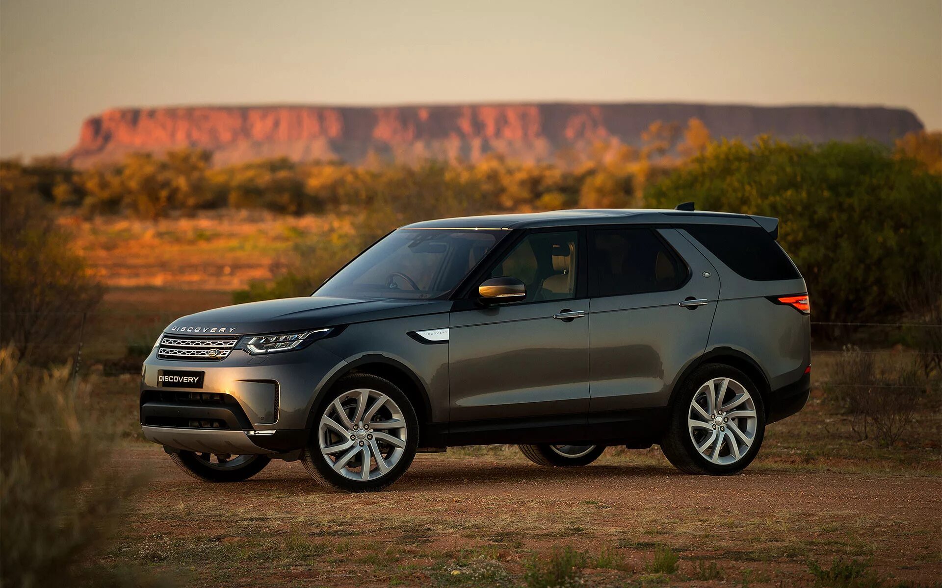 Ленд ровер дискавери 2017. Land Rover Discovery 2021. Рендж Ровер Дискавери 2021. Ленд Ровер Дискавери 2018. Ленд Ровер Дискавери 2021.