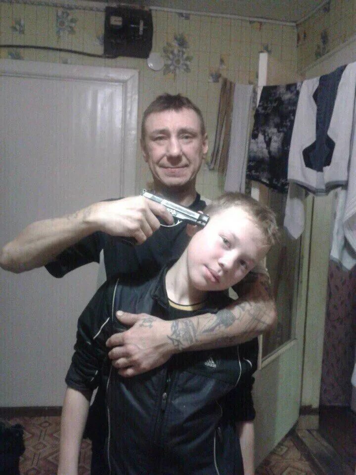 Треш родители. Треш родители. Чудики из социальных сетей. Плохие мамочки с детьми. Плохие родители русские.