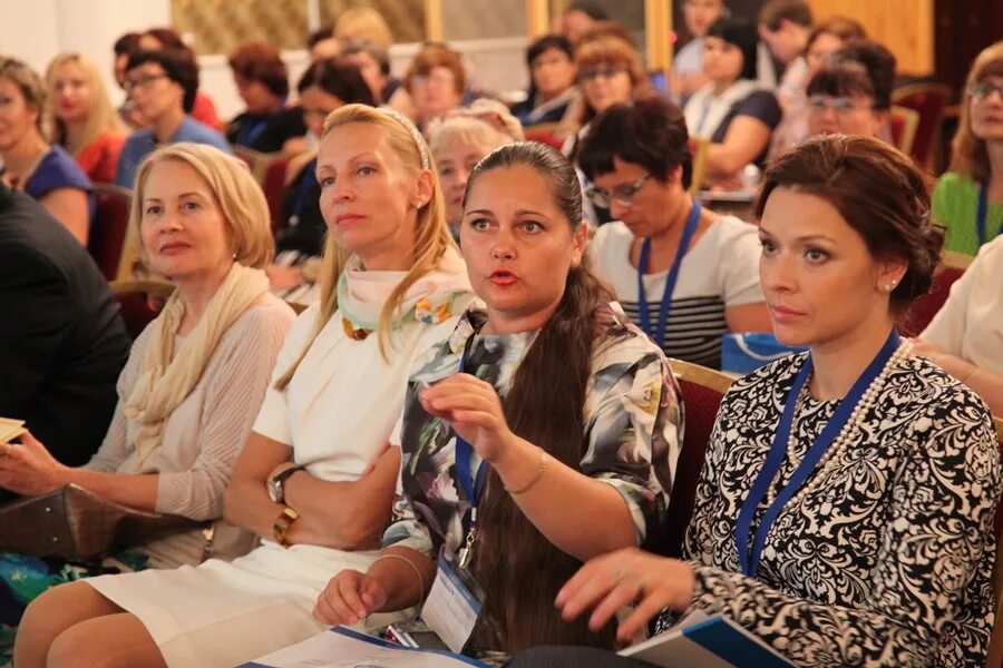 Конгресс женщины в бизнесе. Деловые женщины татарстана. Большой бизнес конгресс. Темная женщина конгресс. Конгресс женщины в бизнесе.