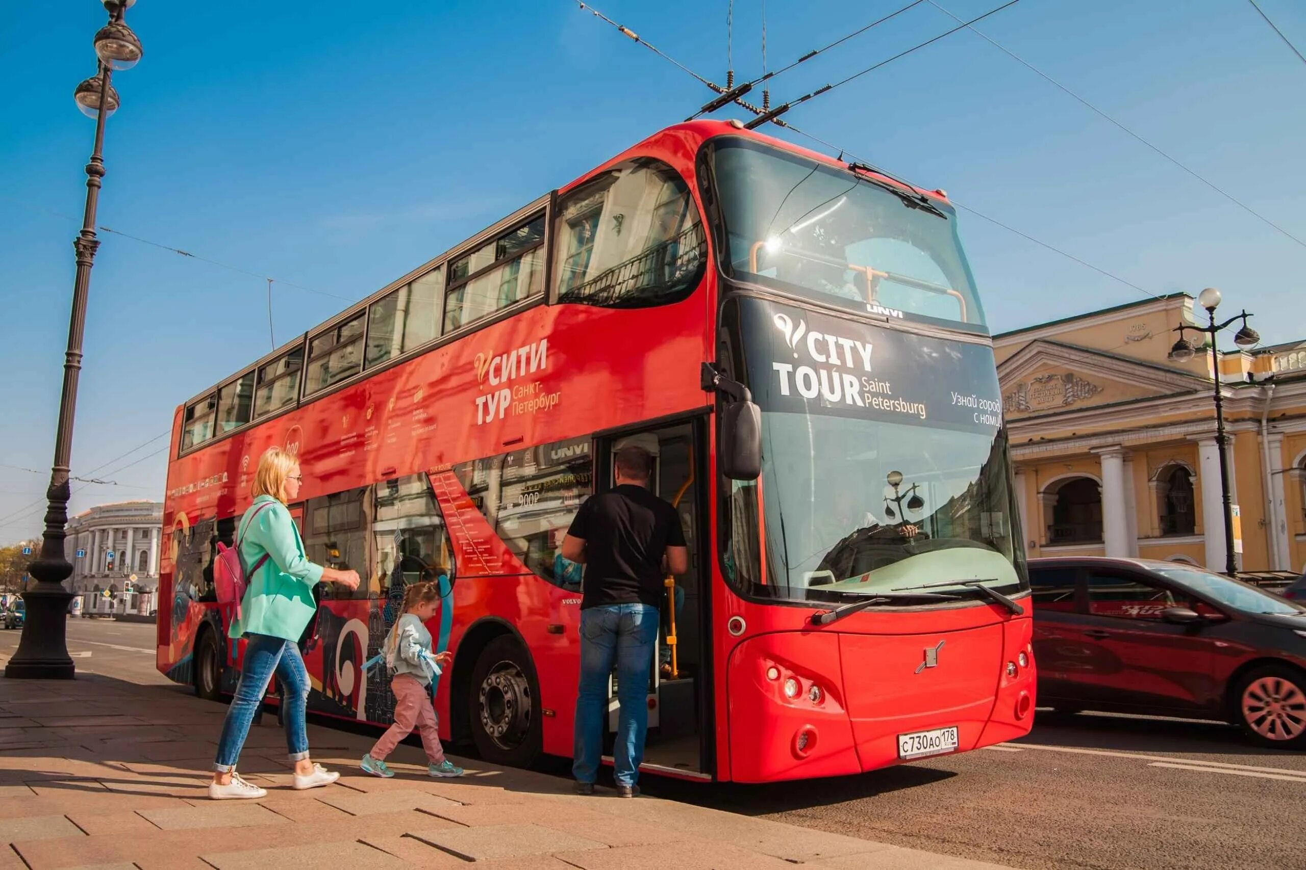 Экскурсионные автобусы в санкт петербурге. Автобус City Sightseeing Санкт-Петербург. Двухэтажный автобус СПБ экскурсия City Tour. Автобус Hop on Hop off Санкт-Петербург. Экскурсионные автобусы в Санкт-Петербурге двухэтажные.