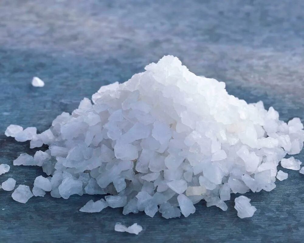 Соляные растворы виды. Хлорид натрия поваренная соль. Натрий хлор соль поваренная. Хлористый натрий это соль. Натрий хлор это соль.
