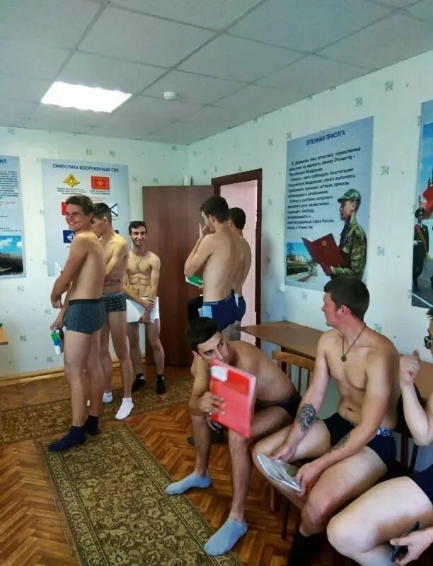 Военкомат в школе. Военкомат в школе. Призывники на медкомиссии в военкомате. Призывники на медкомиссии в военкомате. Призывники в военкомате.