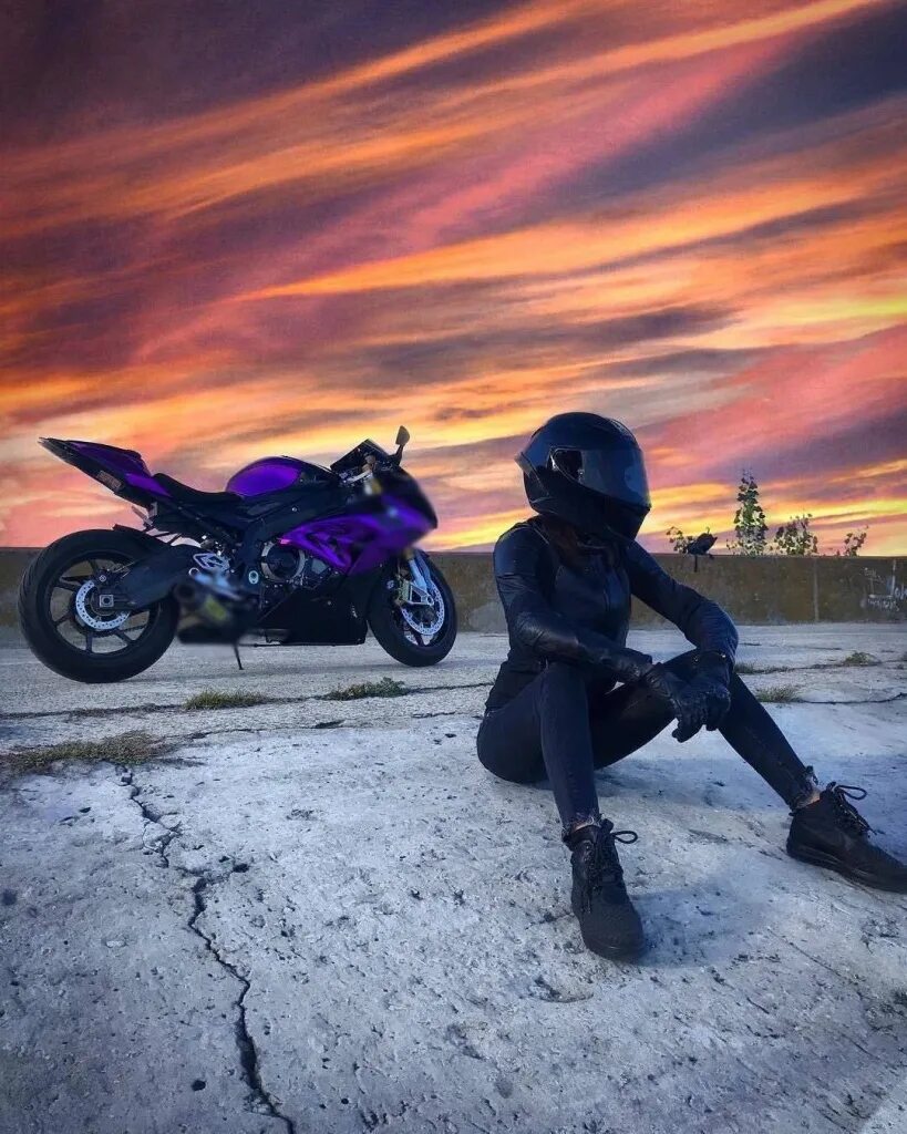 Байкерша на мотоцикле фото @thirarides #mototeka #motorcycle #moto #motoдевушка #bikeride #bikelife #follow