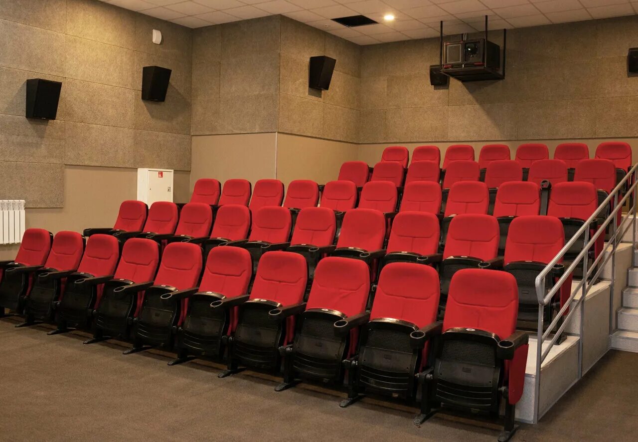 Кинопланета мензелинск. Кинопланета давлеканово. Обложка для кинотеатра. Формула кино новокузнецк трц планета. Фестиваль итальянского кино в кинотеатре октябрь 2022.