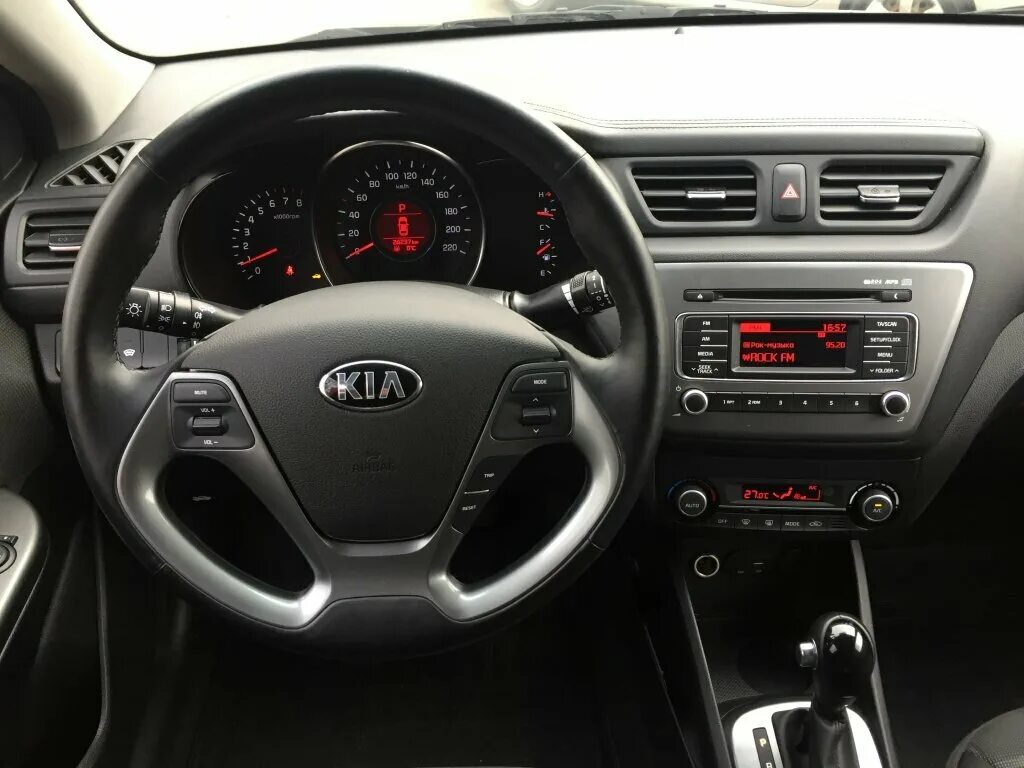 Kia Rio 3 комплектации. Киа Рио 3 Рестайлинг комплектации. Киа Рио 3 салон. Киа Рио 3 седан салон. Рио полная комплектация