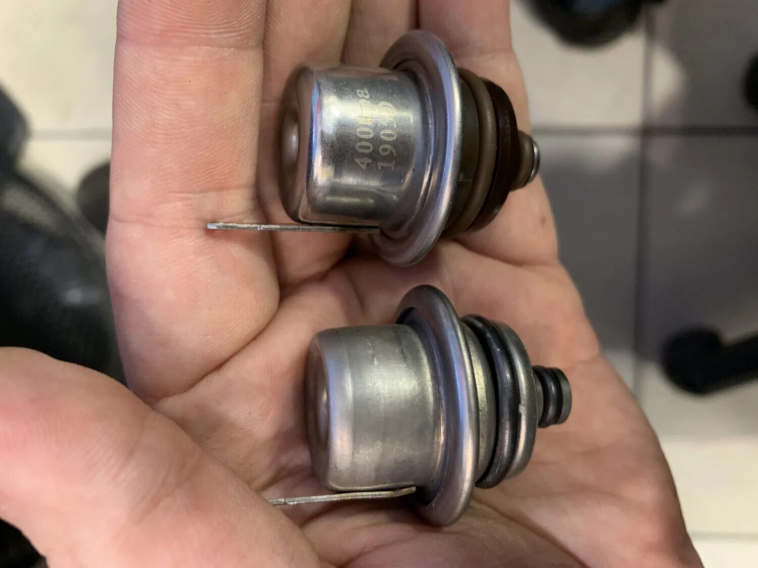 регулятор давления топлива 2 фольксваген тигуан. редукционный клапан тигуан 2. регулятор давления топлива 1. 0 дизель. регулятор давления топлива тигуан 2.